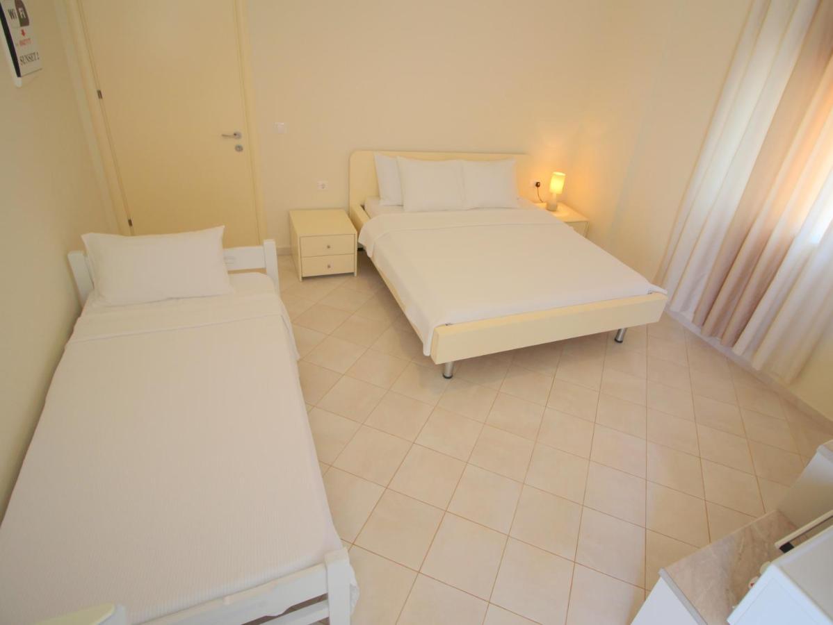 Sunset Apartments Berdenesh Sarandë Eksteriør billede