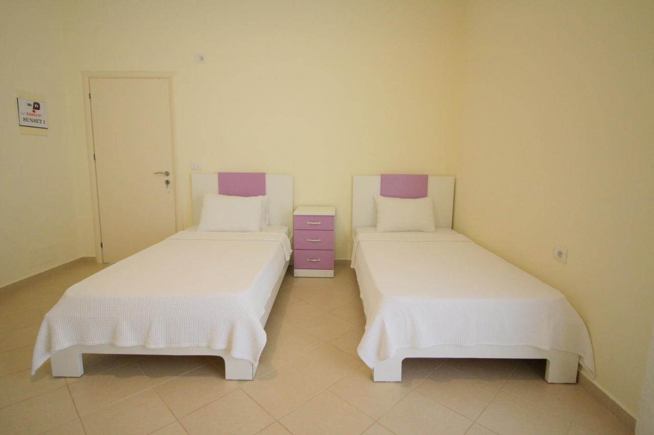 Sunset Apartments Berdenesh Sarandë Eksteriør billede