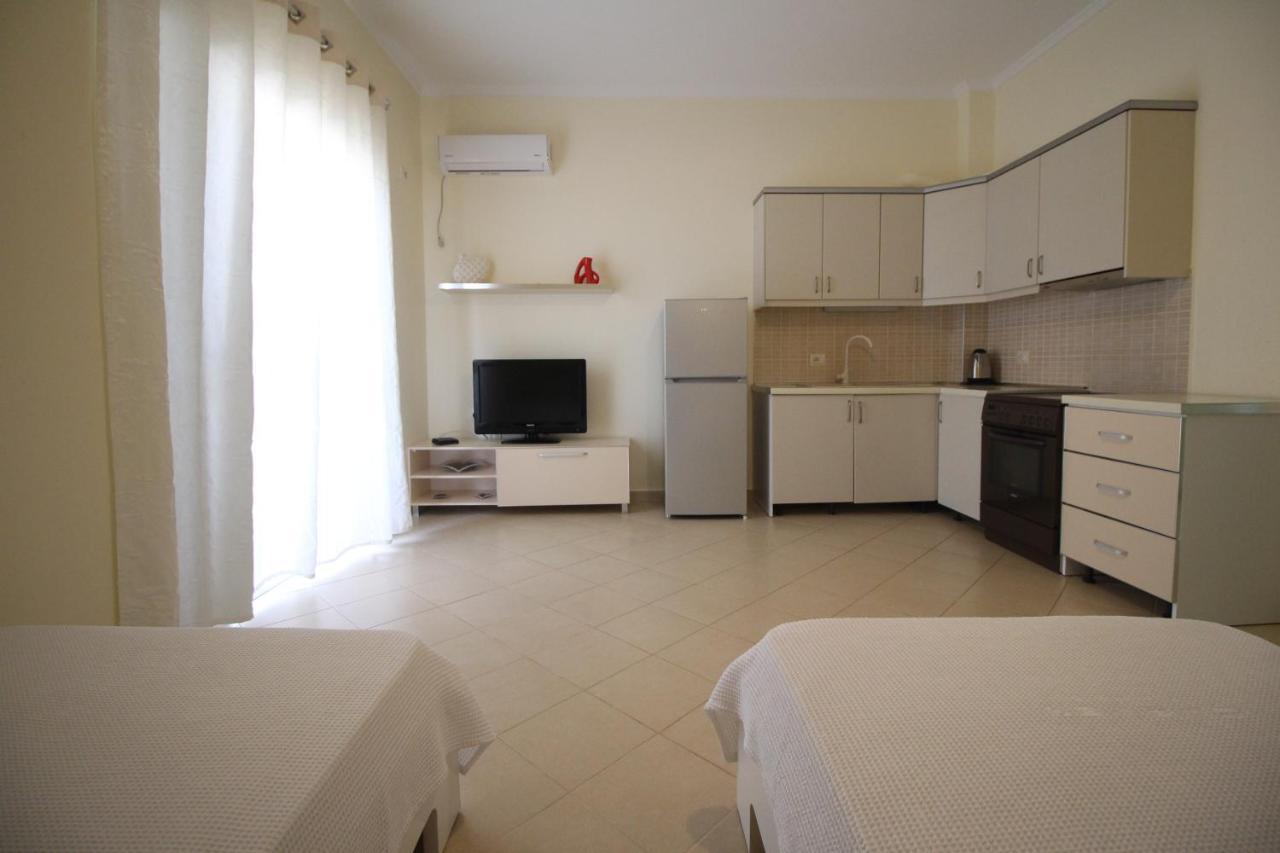 Sunset Apartments Berdenesh Sarandë Eksteriør billede