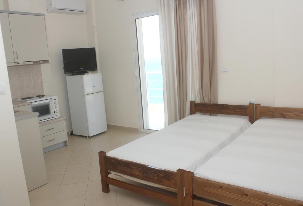 Sunset Apartments Berdenesh Sarandë Eksteriør billede
